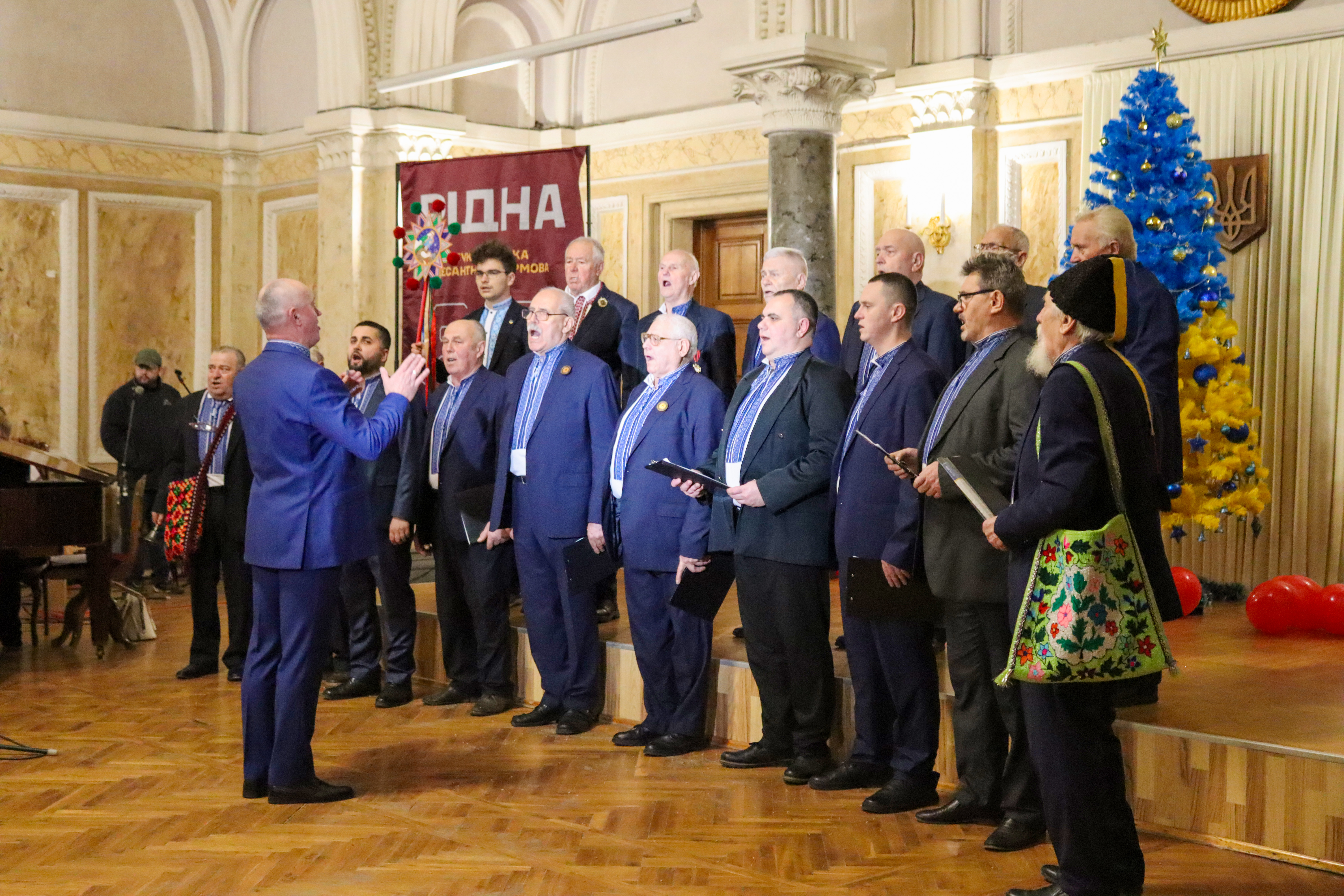 Чоловіча хорова капела «Дзвін» зібрала кошти для військових на Різдво