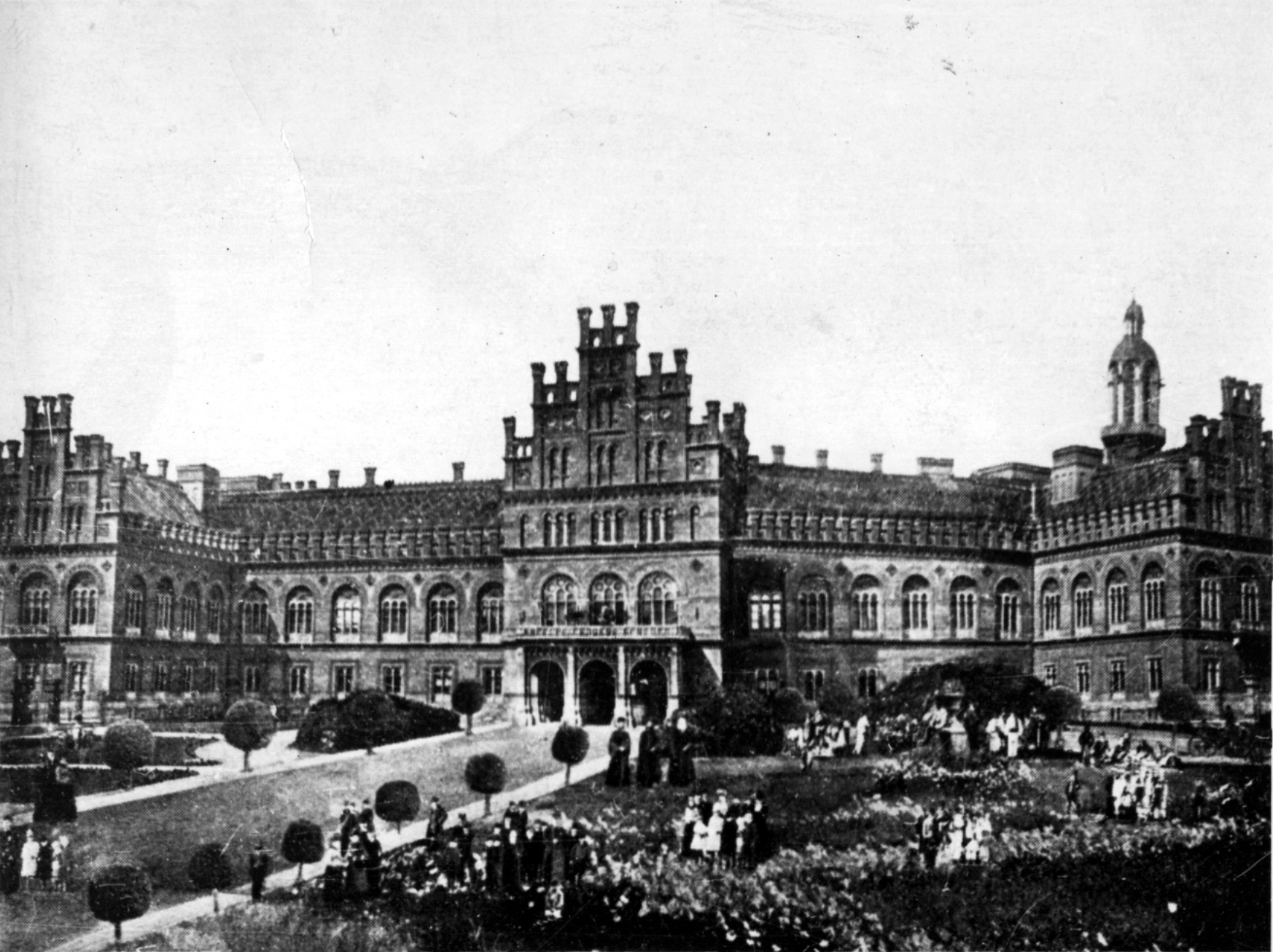 Центральна споруда Ансамблю