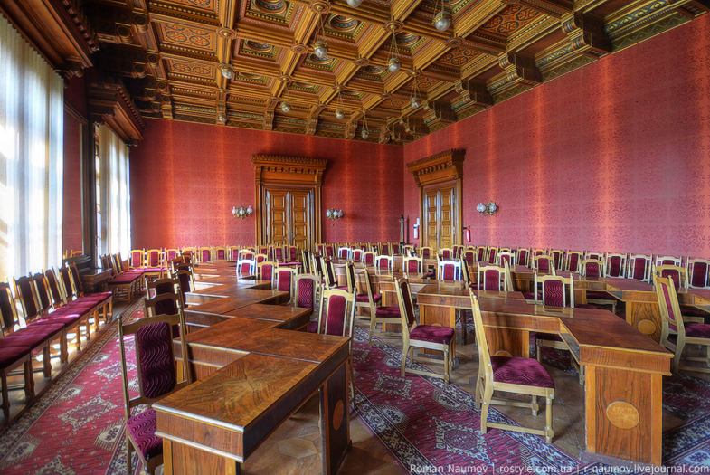 Червона зала ЧНУ